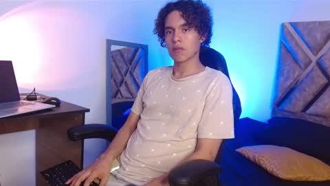 Snapshot of nickolas_moon chatting on February 26, 3:54 pm Nickolas Muoz online show from February 26, 3:54 pm