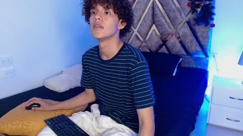 Snapshot of nickolas_moon chatting on December 25, 4:12 am Nickolas Muoz online show from December 25, 4:12 am