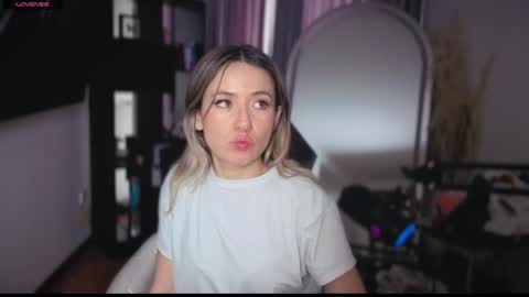 Nicky online show from December 17, 6:58 pm