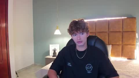 nicolasferrer18 online show from November 7, 7:38 pm