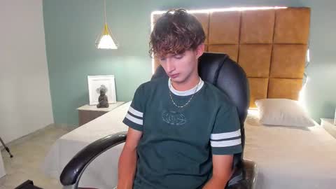 nicolasferrer18 online show from November 9, 7:49 pm