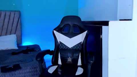 nicolastorres__ online show from February 20, 1:35 pm