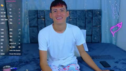 nicolastorres__ online show from April 9, 12:25 am