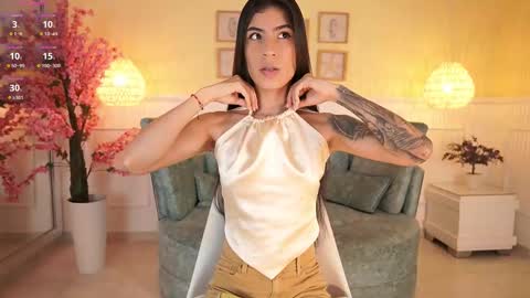 Nicole Crawft online show from November 8, 7:50 pm