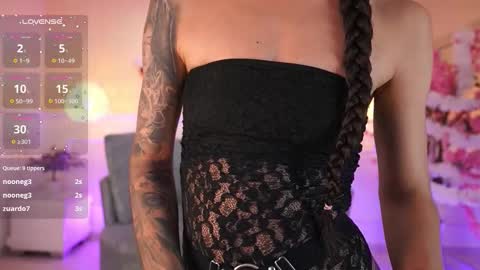 Nicole Crawft online show from December 5, 8:17 pm