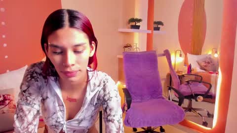 N i c o l e  online show from February 17, 2:49 pm