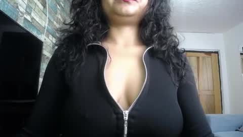 Nicole online show from May 25, 6:03 pm