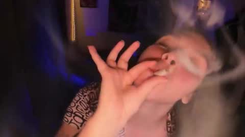 Nicol independent model online show from October 7, 11:45 pm