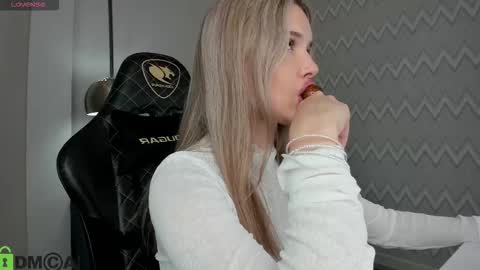 nicolettacooper online show from September 12, 9:00 am