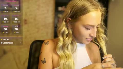 nicolette__shea_ online show from October 18, 8:40 am