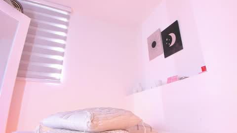 Nicole online show from November 24, 1:43 pm