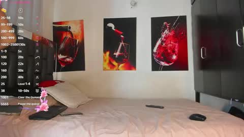 nicolle_hanks1 online show from March 28, 2:13 am