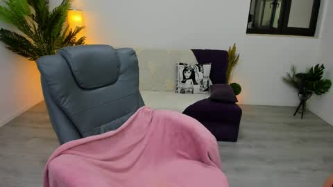 Nicole online show from March 31, 3:18 am