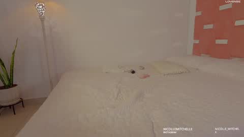  NEW instagram nicollemitchelle online show from October 21, 3:48 pm