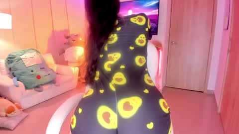 Snapshot of nicollemeyer chatting on February 5, 1:33 pm Nicolle  Go to Visit   online show from February 5, 1:33 pm