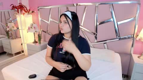 nicollevsconttei online show from November 18, 1:03 pm