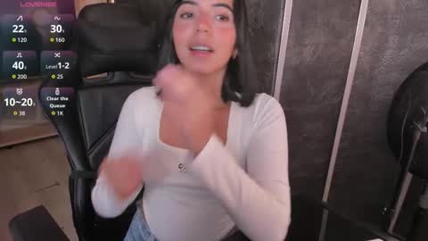 Snapshot of nicolross_ chatting on October 22, 12:07 pm NicolRoss online show from October 22, 12:07 pm