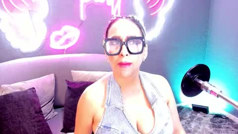 Nicol smith online show from December 18, 12:44 pm