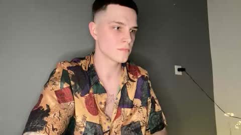 Max online show from December 18, 6:36 pm