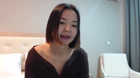 Niia online show from March 4, 9:45 pm