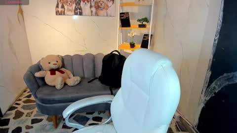 Anni online show from October 27, 8:09 pm