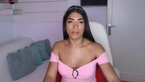 Snapshot of niickylovee chatting on October 13, 6:32 pm Nicolle Bustamante online show from October 13, 6:32 pm