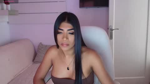 Snapshot of niickylovee chatting on October 9, 9:37 am Nicolle Bustamante online show from October 9, 9:37 am