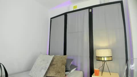 Niicole online show from April 14, 9:07 pm