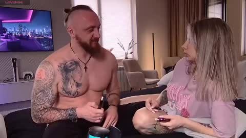 nikki7377 online show from April 19, 7:42 am