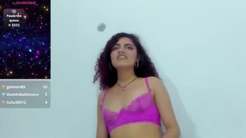 nikki_uwu online show from December 1, 9:57 pm