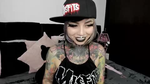 Nikki Ramone   online show from February 27, 5:51 am