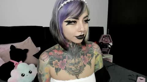 Nikki Ramone   online show from March 11, 5:46 am