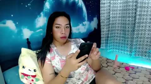 urlovelynika  online show from January 1, 7:20 am