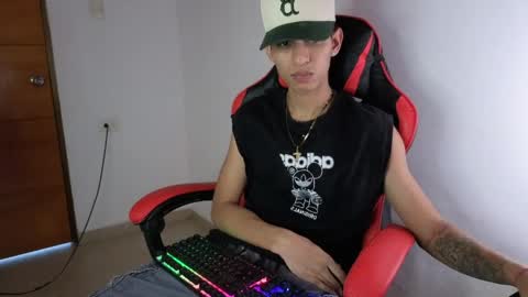 niklaus_wolf online show from April 19, 8:55 pm