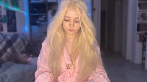 nikoli_naw online show from March 3, 9:00 pm