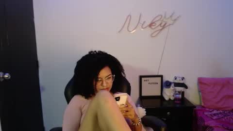 Nicole    GTM-5 1100 pm - 700 am online show from January 13, 10:36 am