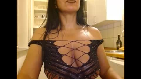 Snapshot of niky_sweet19 chatting on March 10, 2:06 am niky_sweet19 online show from March 10, 2:06 am