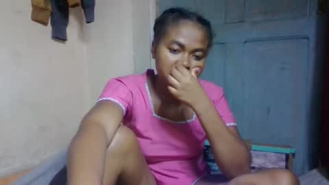 nilah online show from May 14, 6:39 pm