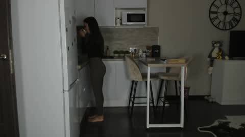 Bella online show from April 8, 5:27 pm