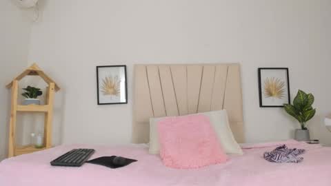 nina_keller_ online show from February 10, 10:57 pm