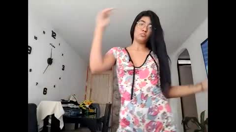 ninaa_velvett online show from March 17, 4:34 pm