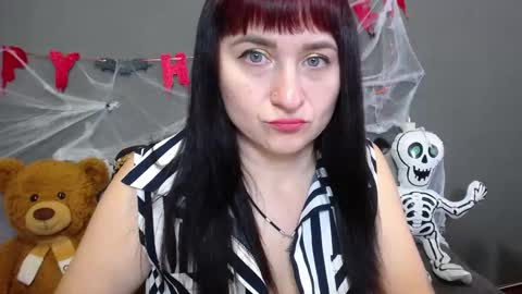 ninaflawlees online show from October 24, 11:55 am