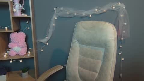 ninaflawlees online show from September 18, 11:58 am