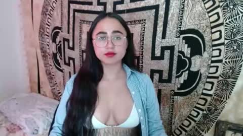 N I N A online show from November 21, 6:39 pm