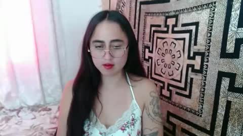 N I N A online show from November 7, 6:43 pm