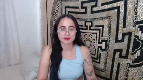 N I N A online show from March 4, 5:24 pm