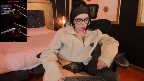 Nina online show from March 4, 8:28 pm