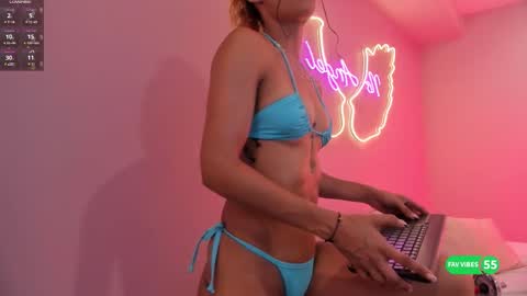 Snapshot of ninna_monroe_ chatting on October 10, 4:35 pm Ninna online show from October 10, 4:35 pm