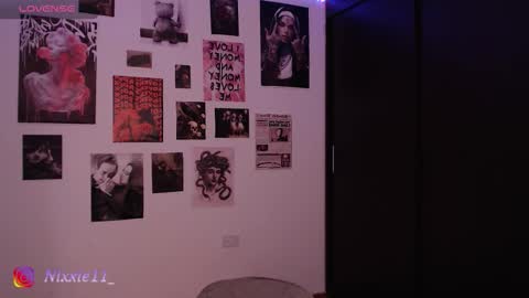 Nixxie  online show from November 12, 2:14 am