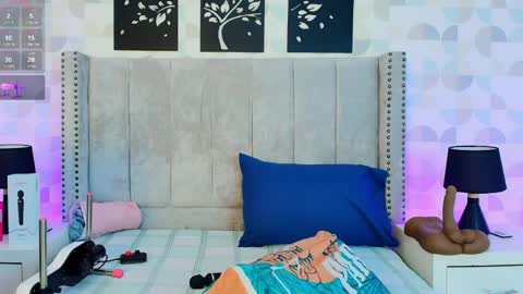 NATHALIA MORENO online show from April 1, 1:41 pm